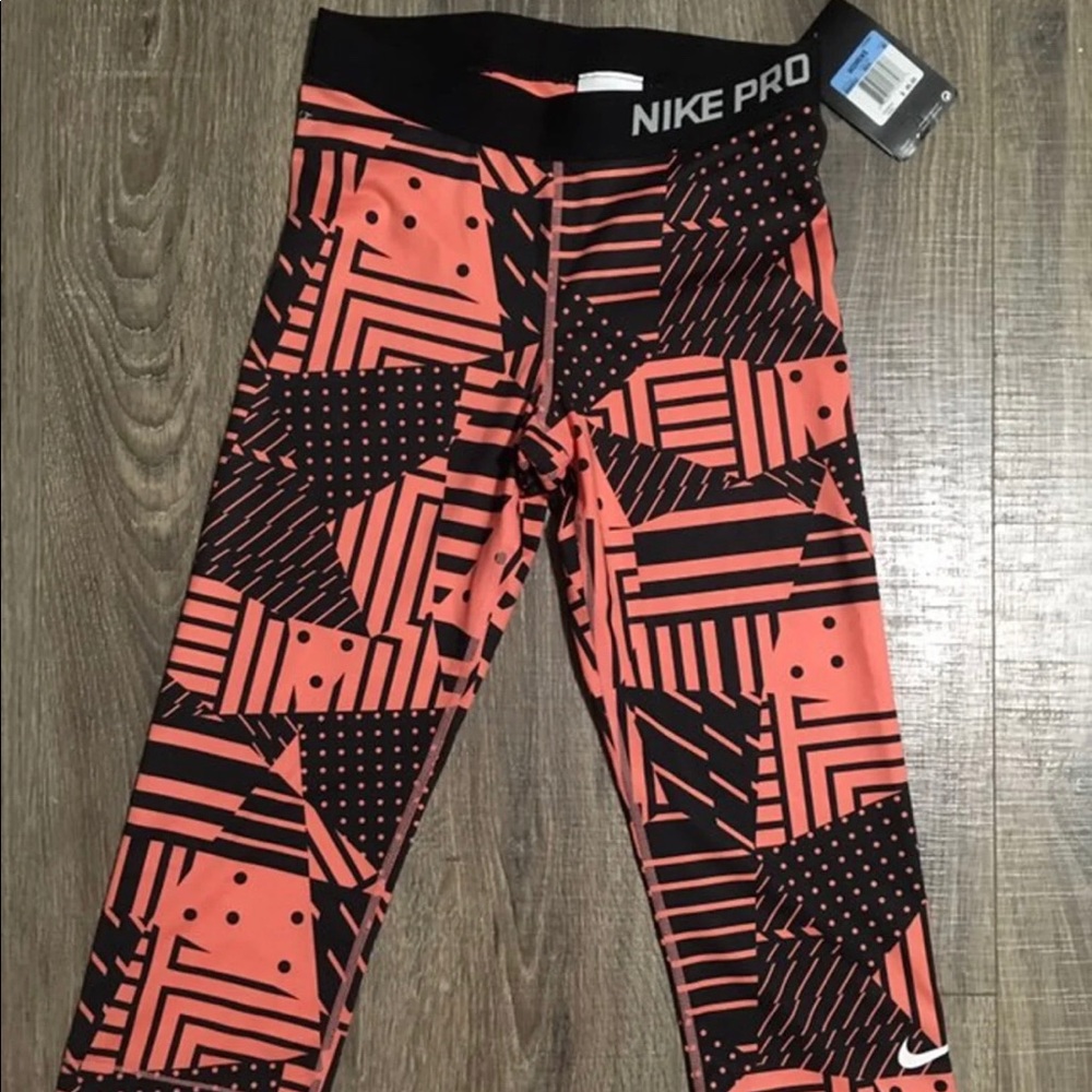 NWT Nike Pro Capri Sz Med